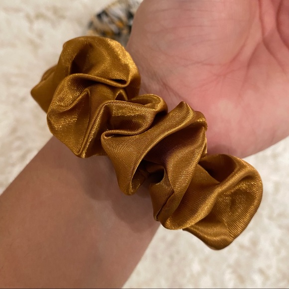 Scrunchie Set - Picture 5 of 5